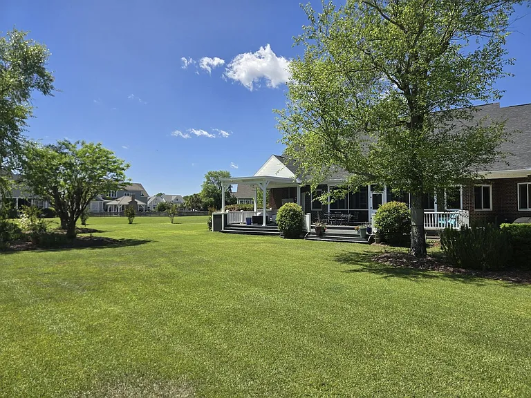 Spacious back deck & yard, on 1 acre lot