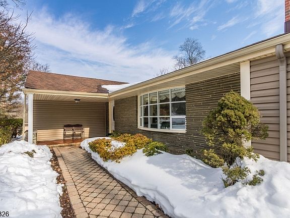 4th image of 816 Mine Rd