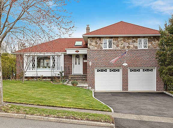 2nd image of 56 Brantwood Pl