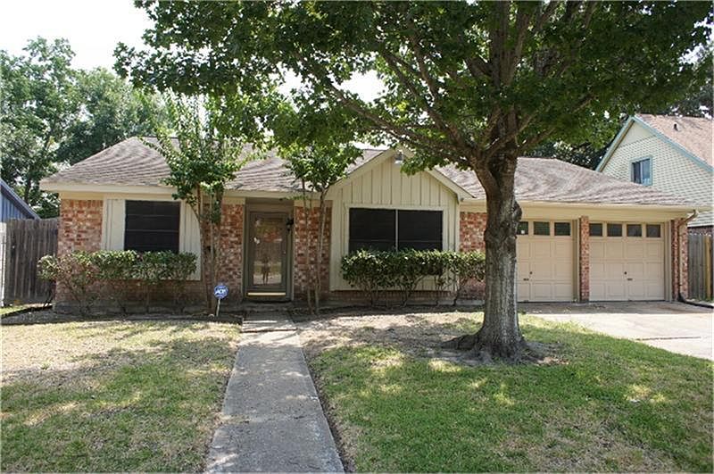 1st image of 7915 Leamont Dr