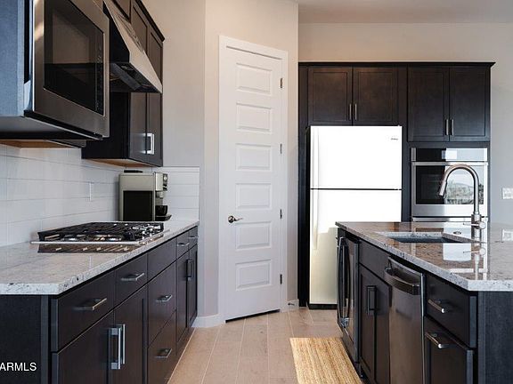 4th image of 3026 E Flintlock Drive