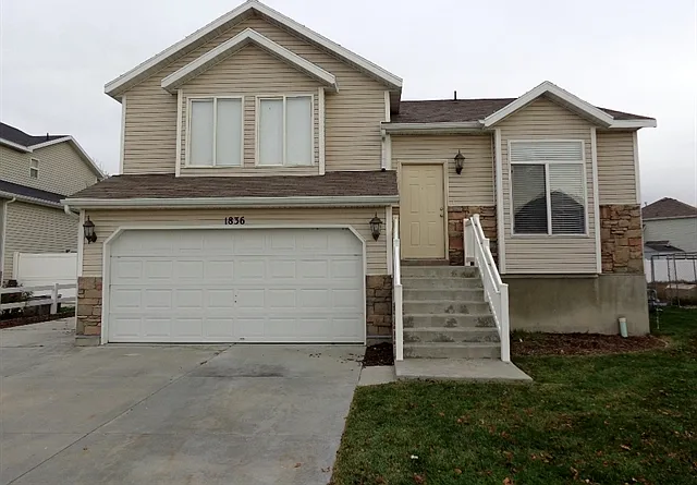 1836 N Stallion Ln