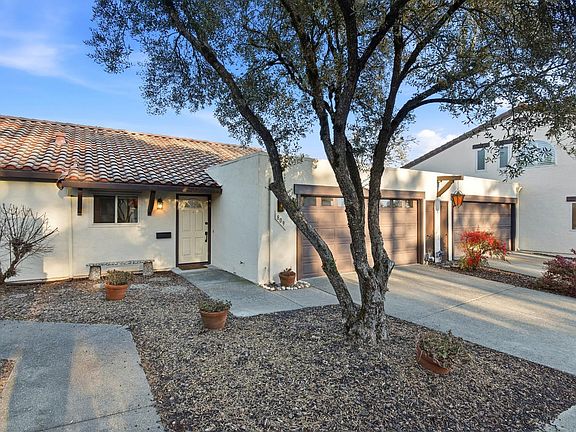 4th image of 809 Shady Oak Drive