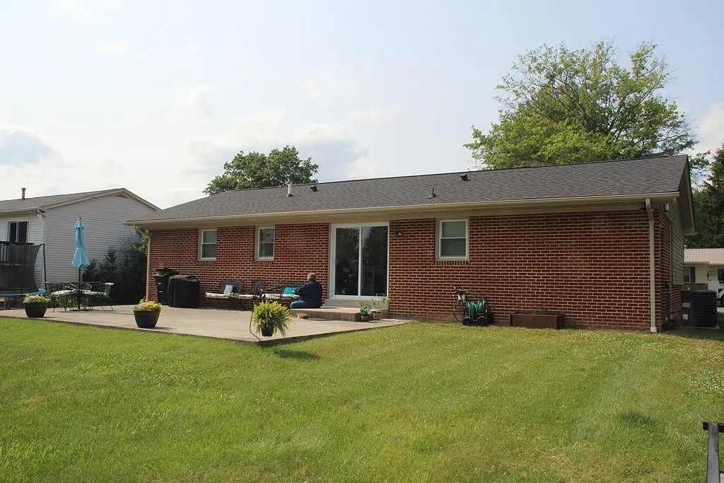 4 bed, 1700 sqft, $1,785 — Photo 2