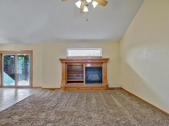 5th image of 611 E Woodstone Ct