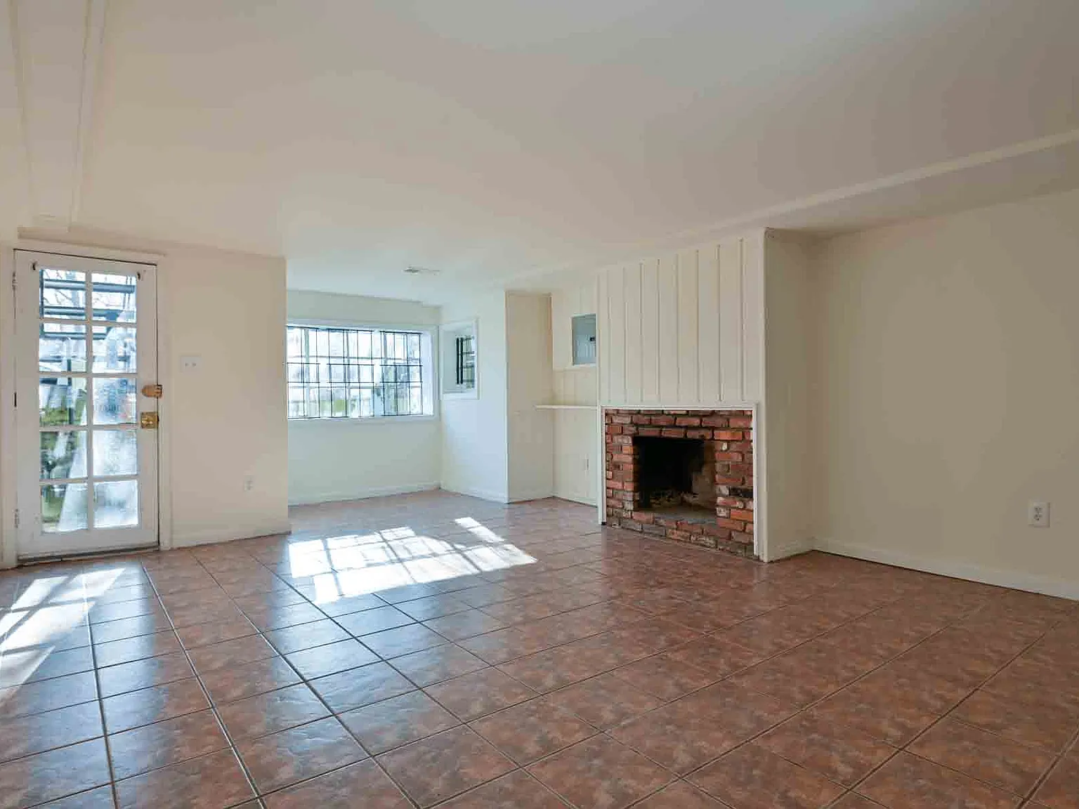 1 bed, 700 sqft, $1,800 — Photo 1