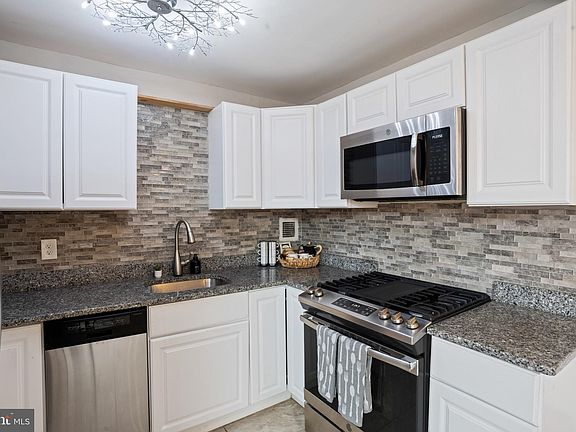 3rd image of 1121 Arlington Blvd APT 801