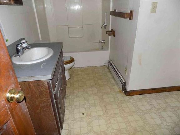 3rd image of 9496 1st St