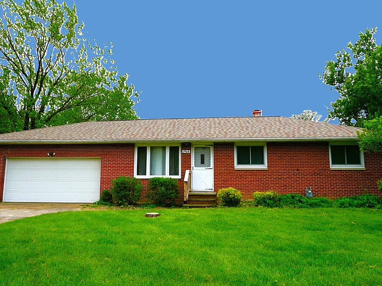 2908 Robert Pkwy — Photo 1