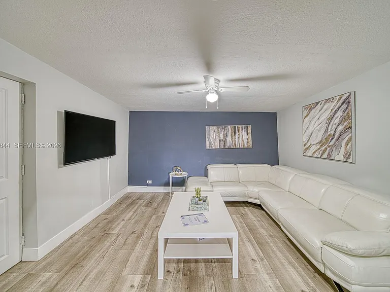 7620 SW 21st St #7620 — Photo 2