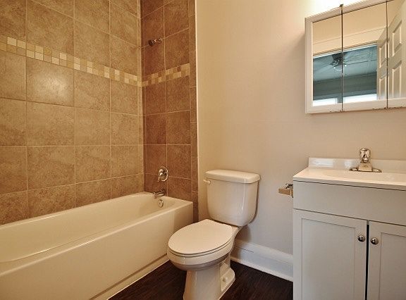 5th image of 1073 Lake Forest Blvd