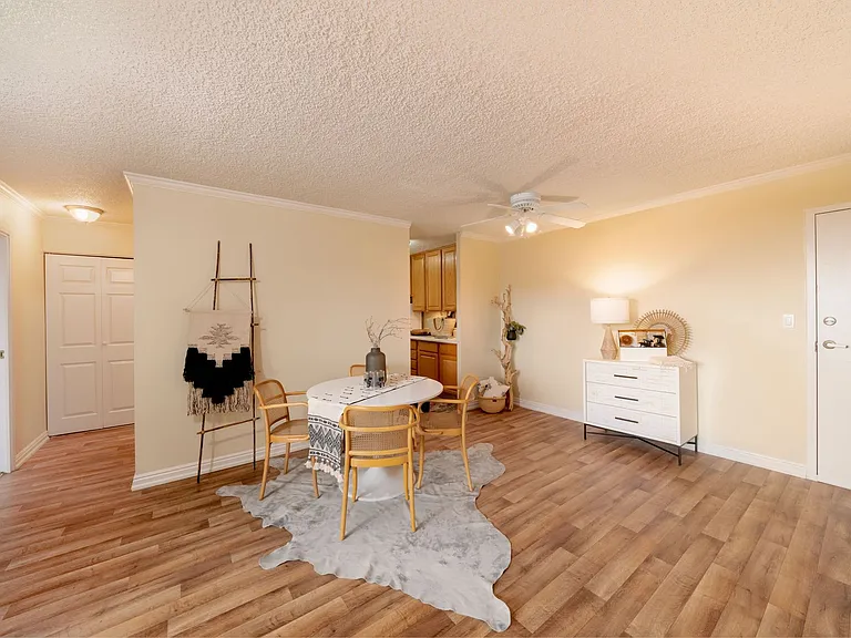 Irving Heights Apartments — Photo 55