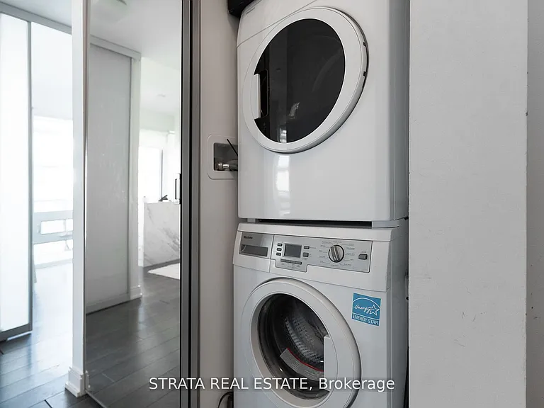 42 Charles St E #2801 — Photo 11