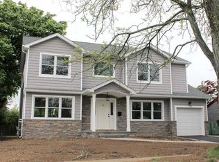 91 Briarcliff Rd, Westbury, NY 11590