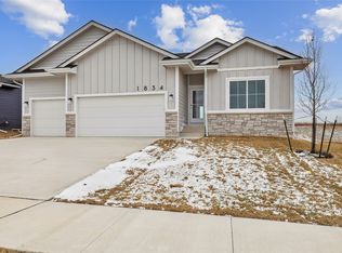 1834 Silver Maple Dr, Norwalk, IA 50211