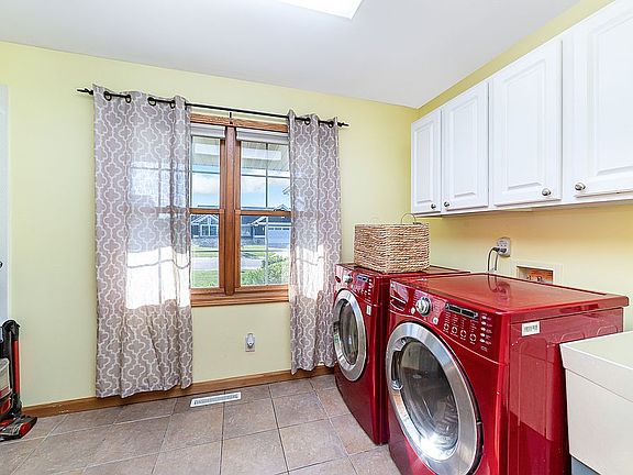 5th image of 2735 Limerick Dr