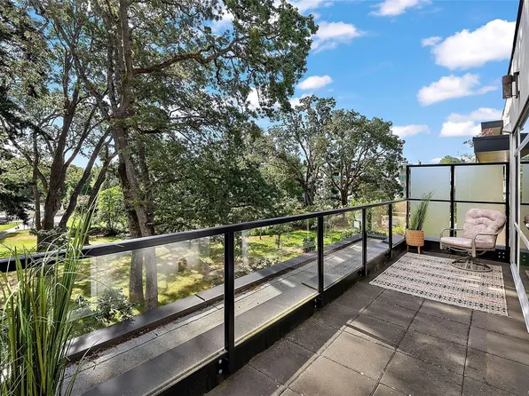 1531 Elford St #402, Victoria, BC V8R 3X9