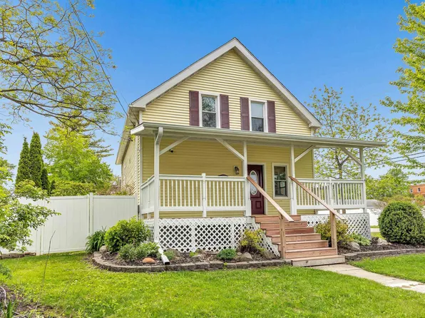 127 Flora St, Pulaski, WI 54162