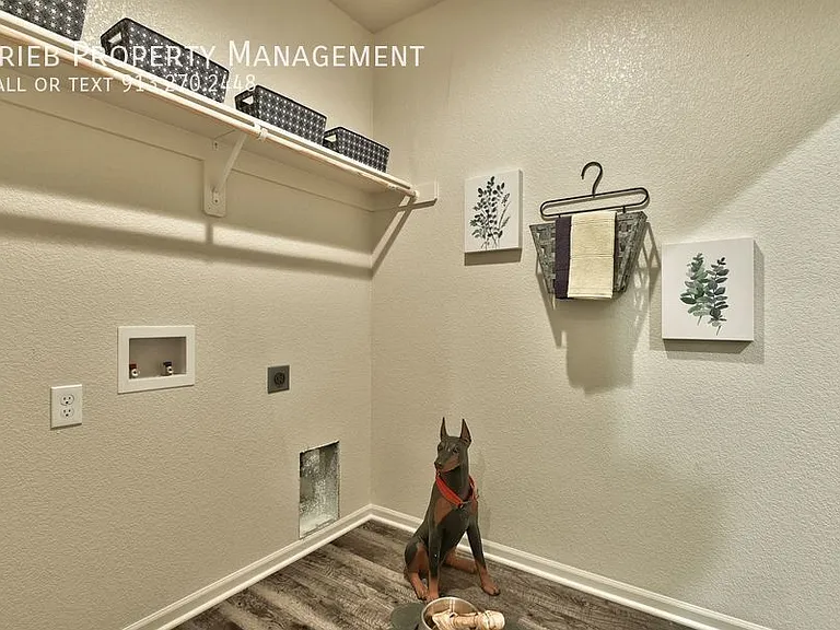 584 S Poplar St — Photo 21