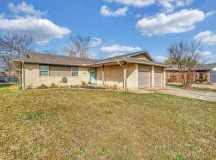 5642 NW Beechwood Dr, Lawton, OK 73505