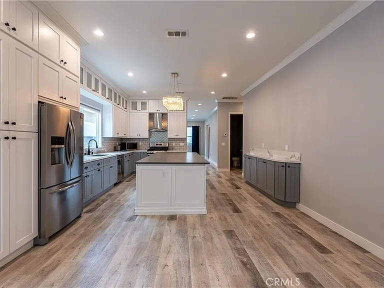 6940 Peach Ave — Photo 11