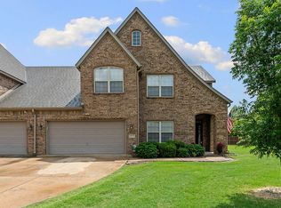 4017 N Meadow View Dr, Fayetteville, AR 72703
