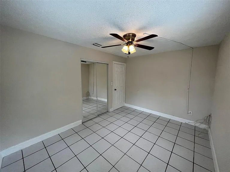 5721 SW 38th St — Photo 10