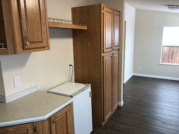 3rd image of 6005 Crestfields Rd