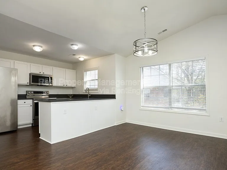 521 Renshaw Ct — Photo 9