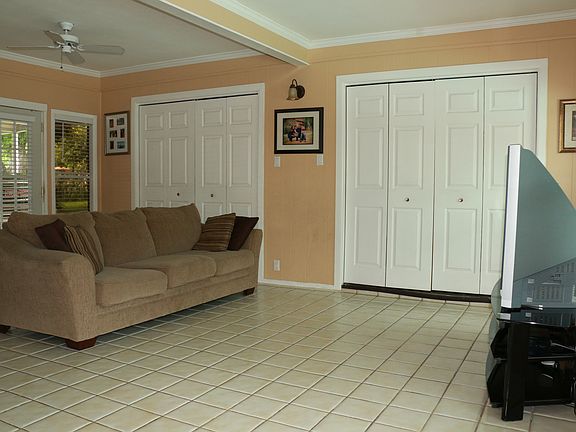 4th image of 607 Shadywood Ln