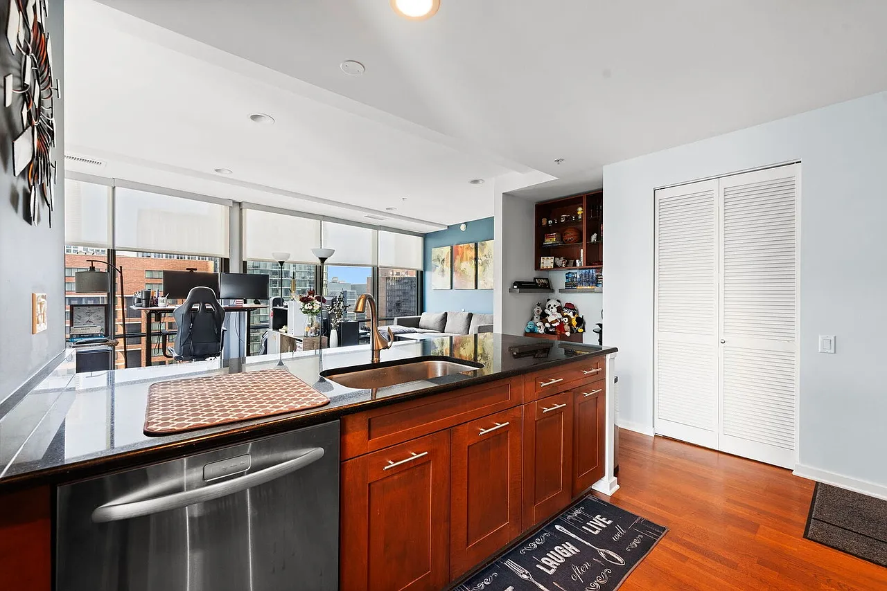 1 bed, 1025 sqft, $3,200 — Photo 3