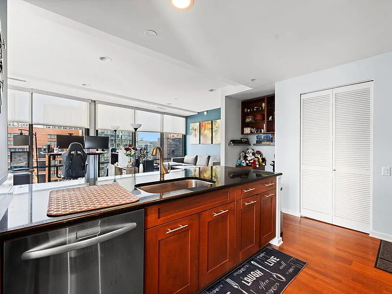 240 E Illinois St #1802 — Photo 3
