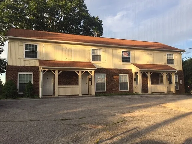 121 Oakwood Rd E