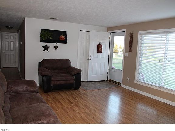 3rd image of 9265 Dorothy Dr