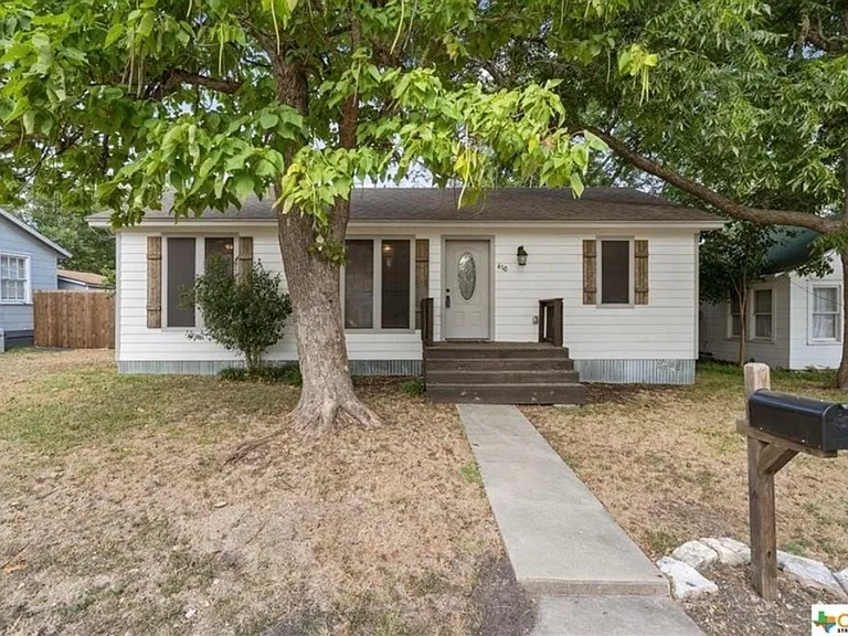 610 Vernon St — Photo 1