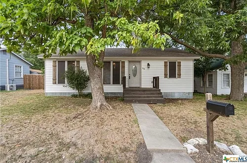 610 Vernon St Photo 1