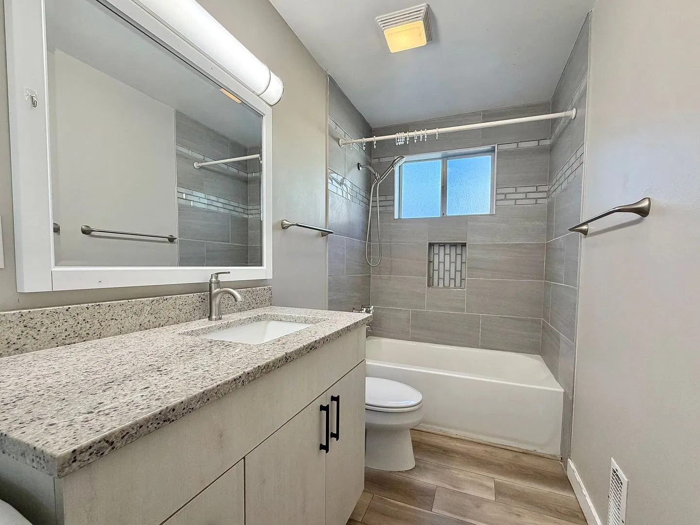 670 E Coatsville Ave — Photo 2