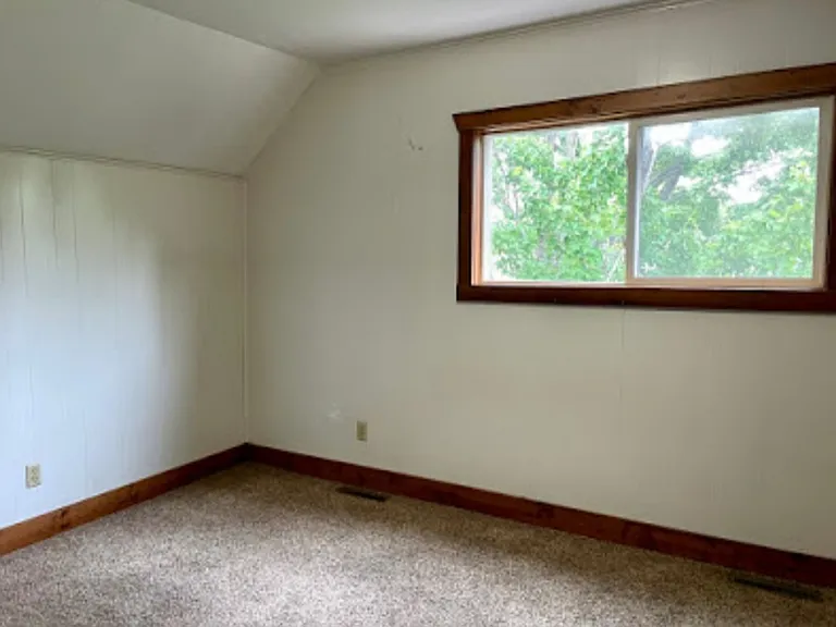 221 Maple St — Photo 11