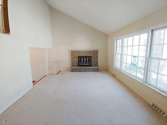 3rd image of 105 E Stone Ave