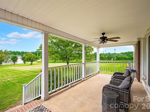 5th image of 433 Mock Mill Rd