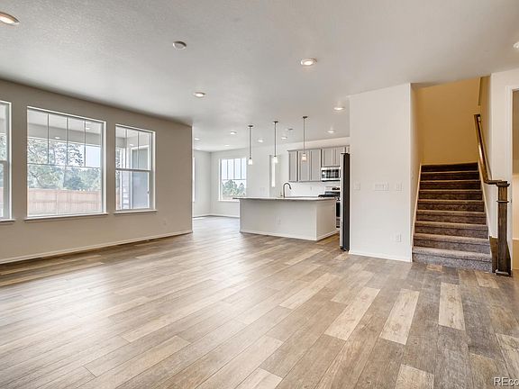 5th image of 590 Avena Dr