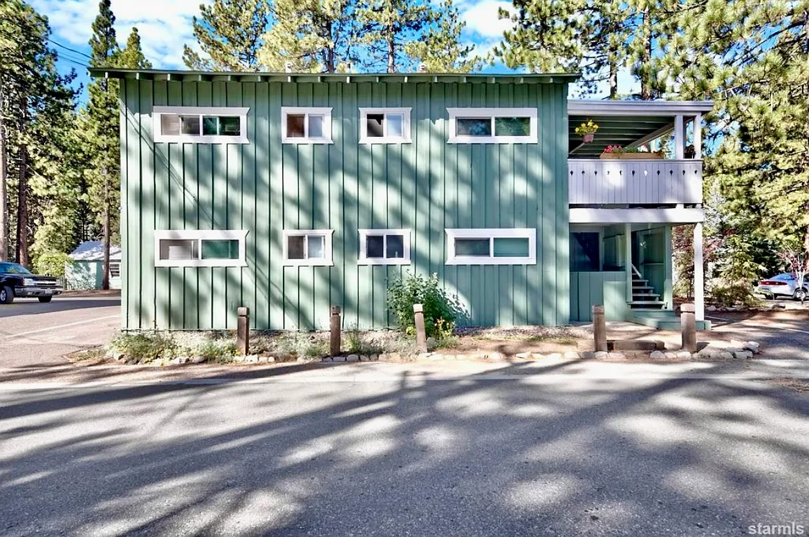 The available studio is in the 3rd building on the property, set back and secluded. The available studio is on the other side of the building, and does not face the street. - 890 Lakeview Ave