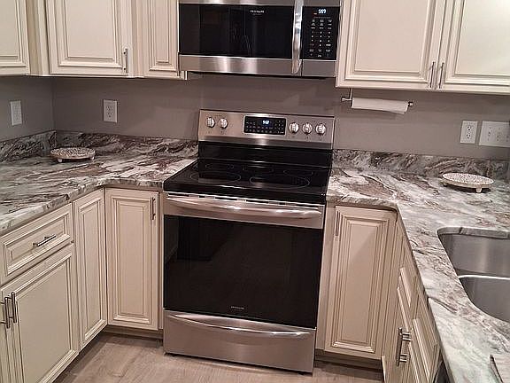5th image of 105 Oak Ridge Dr