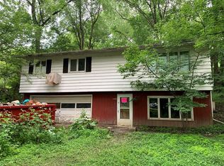 1437 Highwood Dr NW, Cedar Rapids, IA 52405