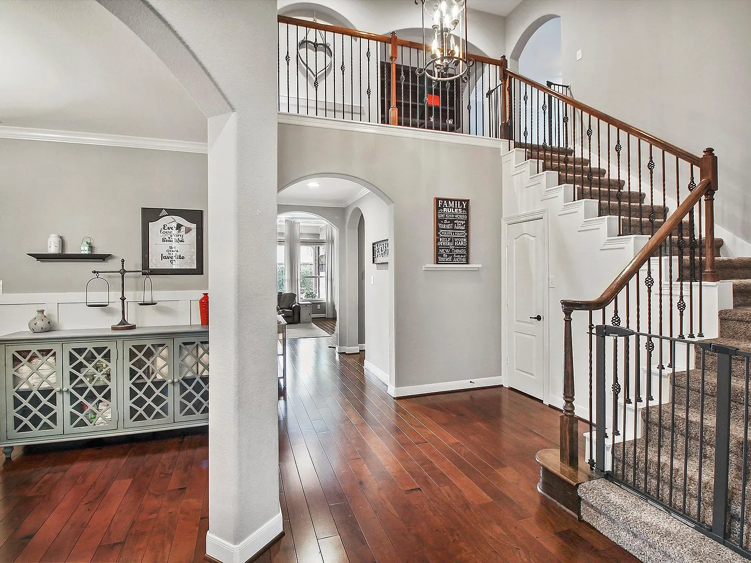 4 bed, 3.5 bath, 3865 sqft, $4,400 — Photo 3