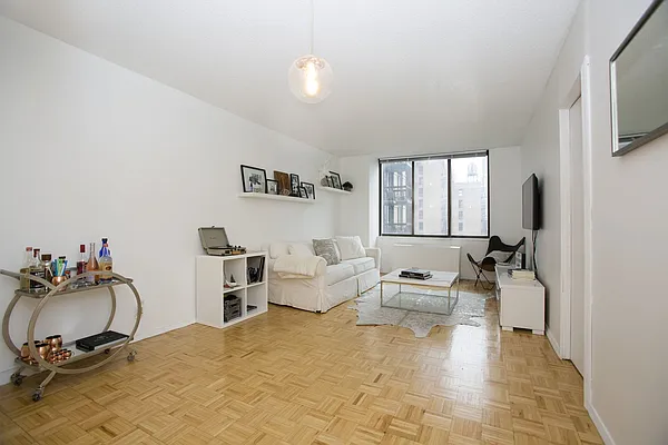 Rented by Pleasant Properties Real Estate LLC | media 14