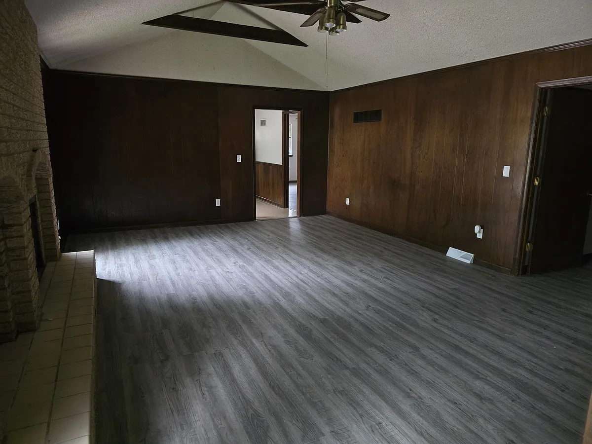 Building Photo - 402 S 72nd Ter
