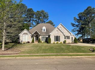 3187 N Hill Dr, Tupelo, MS 38804