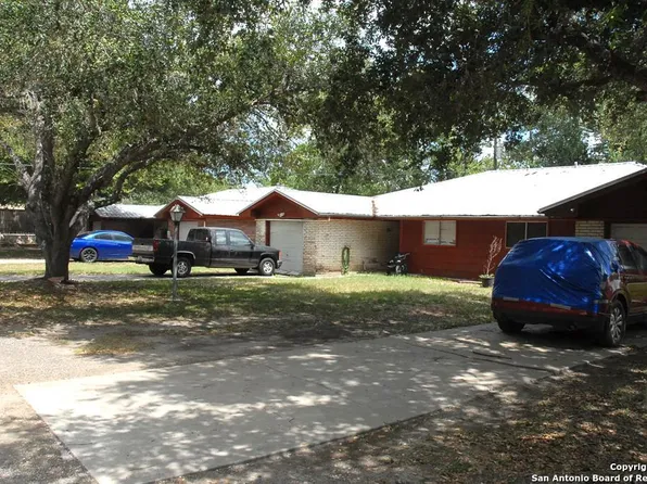 2210 Jones Rd, Beeville, TX 78102