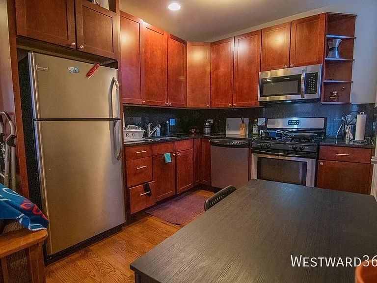 4330 N Sacramento Ave #2E — Photo 2
